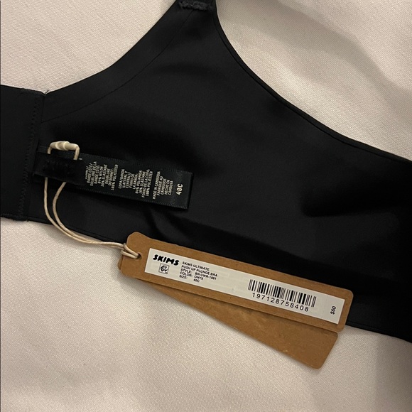 SKIMS ULTIMATE TEARDROP PUSH-UP BRA - Picture 3 of 3